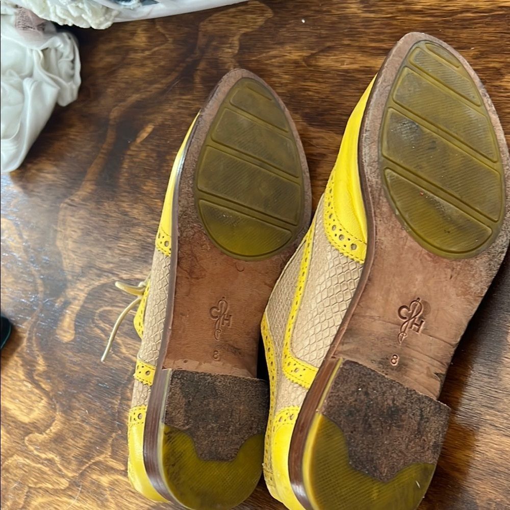 Yellow and Tan Men's Brogue Shoes - Picture 6 of 13